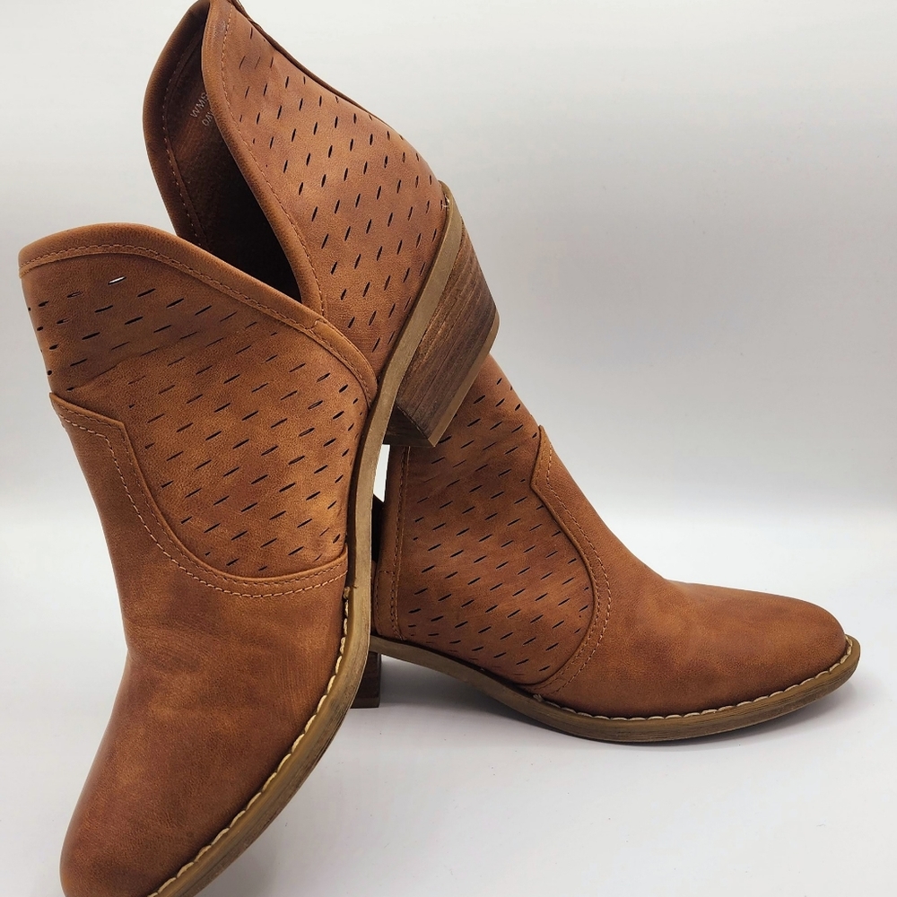 Report Ankle boots